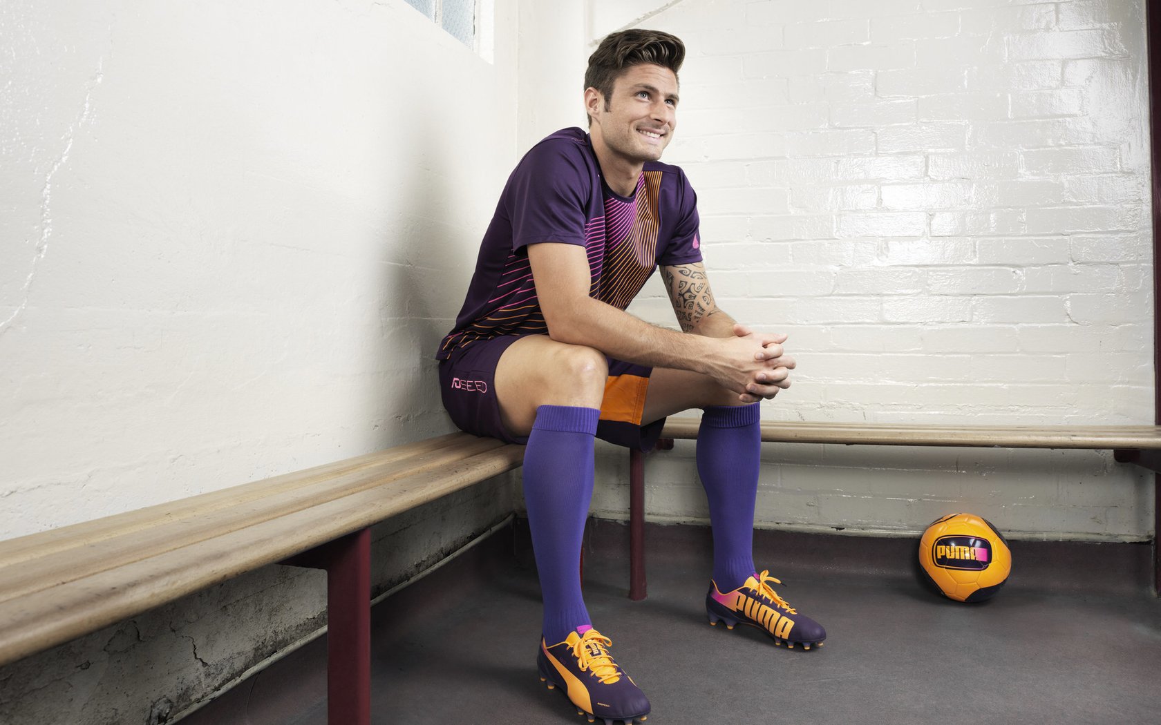 西甲：巴萨4-1冲击榜首，莱万连续两场破门，巴萨对战莱万特